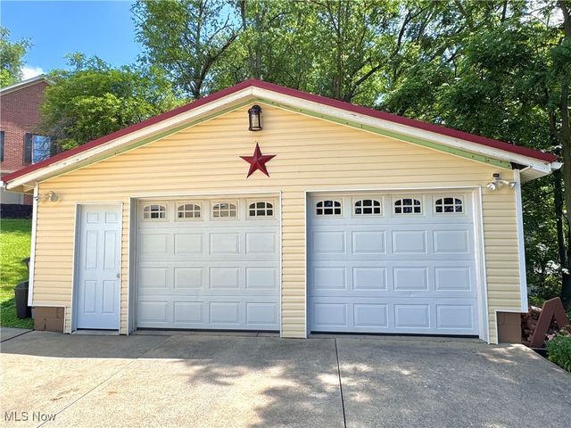 309 Donahey Avenue NE, New Philadelphia, OH 44663