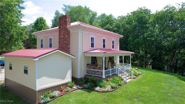 309 Donahey Avenue NE, New Philadelphia, OH 44663