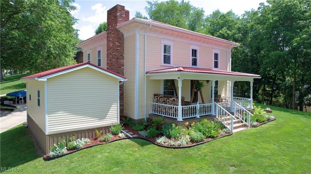 309 Donahey Avenue NE, New Philadelphia, OH 44663