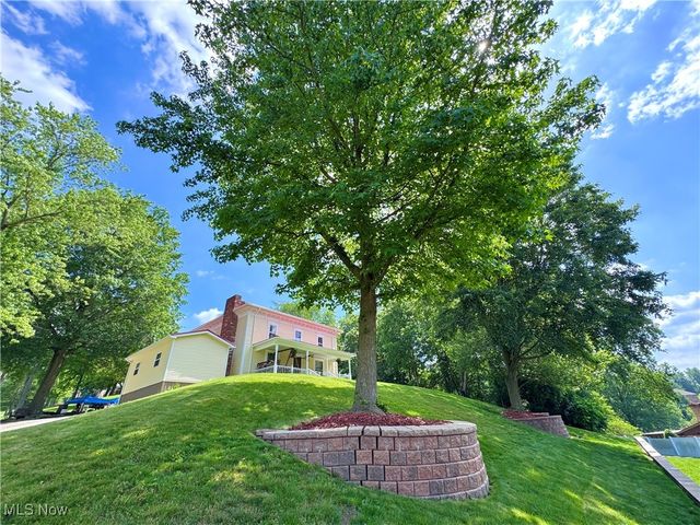 309 Donahey Avenue NE, New Philadelphia, OH 44663