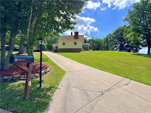 309 Donahey Avenue NE, New Philadelphia, OH 44663