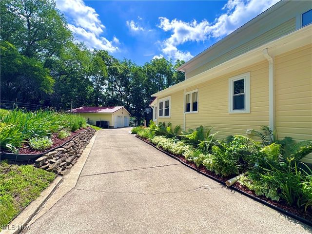 309 Donahey Avenue NE, New Philadelphia, OH 44663