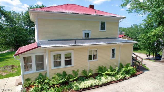 309 Donahey Avenue NE, New Philadelphia, OH 44663