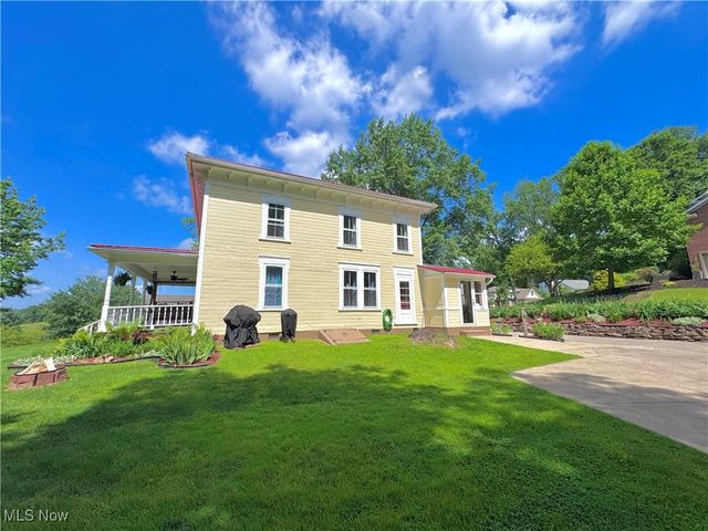 309 Donahey Avenue NE, New Philadelphia, OH 44663