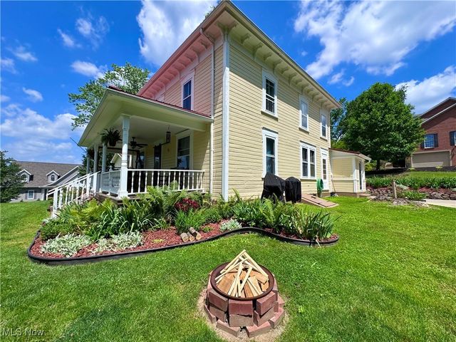 309 Donahey Avenue NE, New Philadelphia, OH 44663