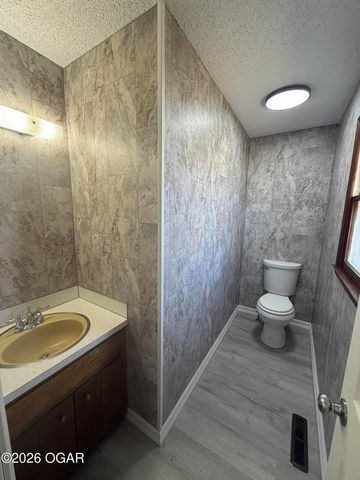 2030 Forest Street, Carthage, MO 64836