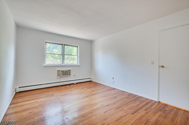 55 Gill Ln, Woodbridge Twp., NJ 08830