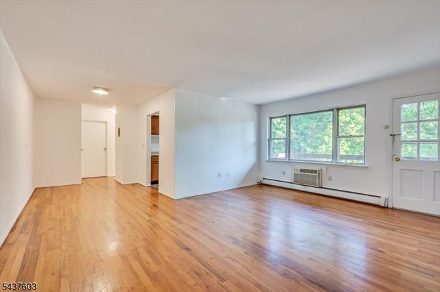 55 Gill Ln, Woodbridge Twp., NJ 08830