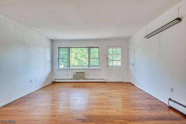 55 Gill Ln, Woodbridge Twp., NJ 08830