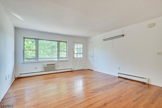 55 Gill Ln, Woodbridge Twp., NJ 08830
