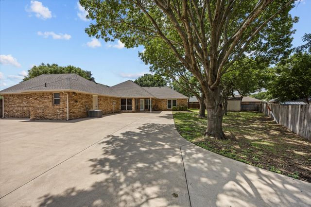 608 Hanover Drive, Waxahachie, TX 75165
