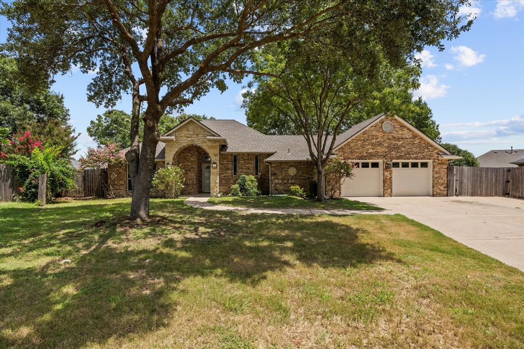 608 Hanover Drive, Waxahachie, TX 75165