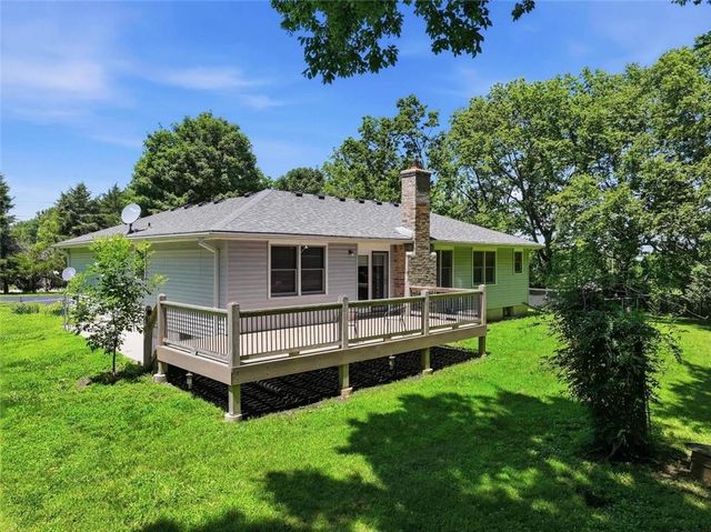 31901 S State Route T Highway, Garden City, MO 64747