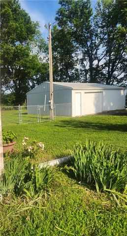 31901 S State Route T Highway, Garden City, MO 64747