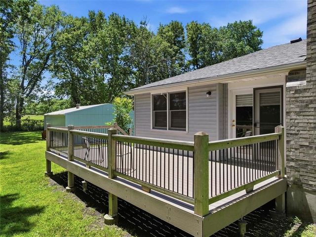 31901 S State Route T Highway, Garden City, MO 64747