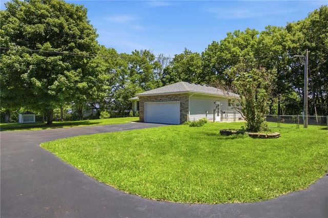 31901 S State Route T Highway, Garden City, MO 64747