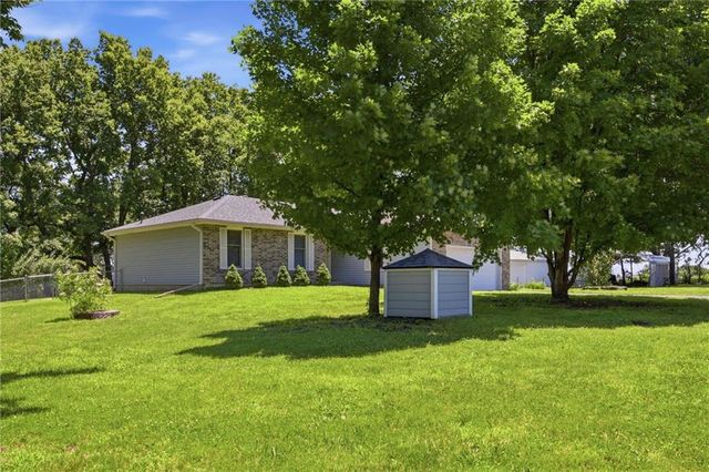 31901 S State Route T Highway, Garden City, MO 64747