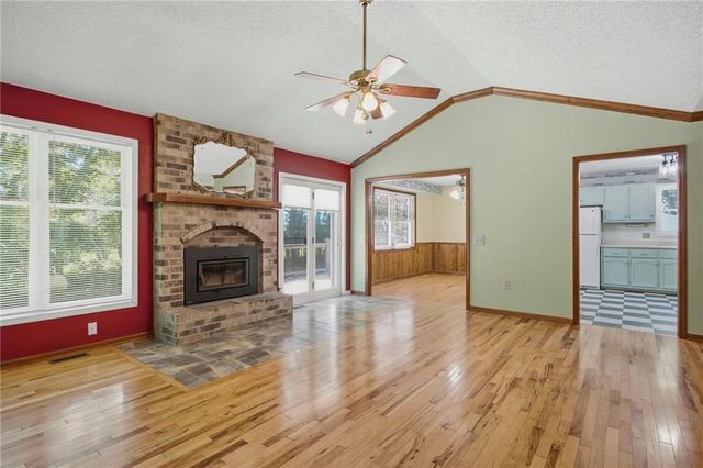 31901 S State Route T Highway, Garden City, MO 64747