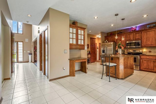 16611 Jones Street, Omaha, NE 68118