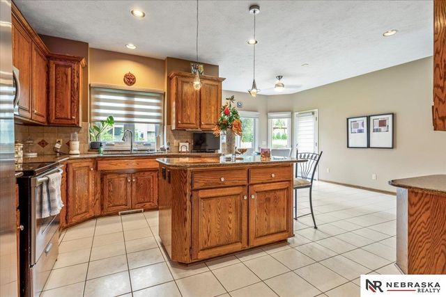 16611 Jones Street, Omaha, NE 68118