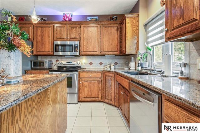 16611 Jones Street, Omaha, NE 68118