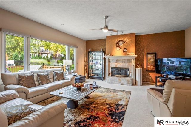 16611 Jones Street, Omaha, NE 68118