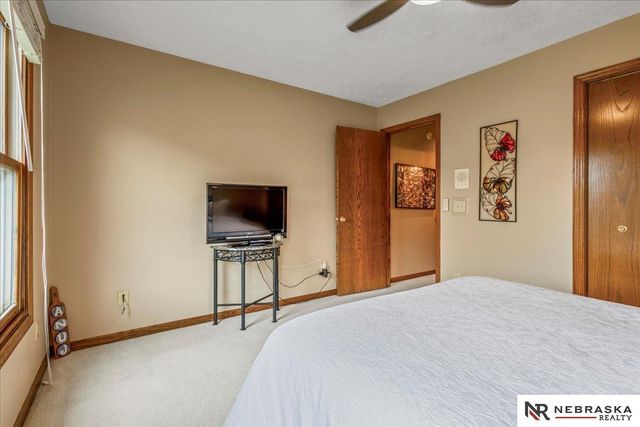 16611 Jones Street, Omaha, NE 68118