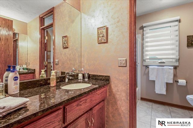 16611 Jones Street, Omaha, NE 68118