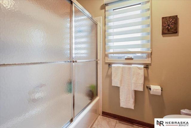 16611 Jones Street, Omaha, NE 68118