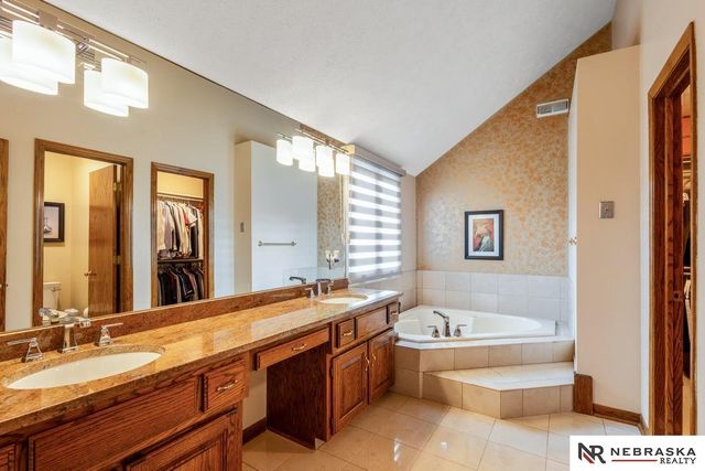 16611 Jones Street, Omaha, NE 68118