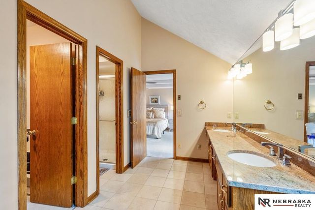 16611 Jones Street, Omaha, NE 68118