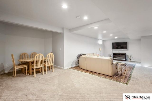 16611 Jones Street, Omaha, NE 68118