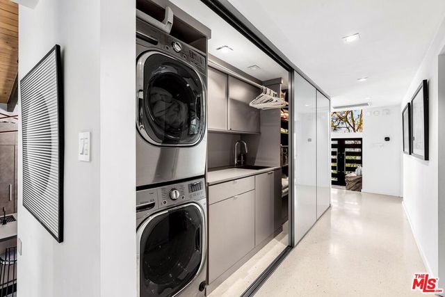 3834 Buena Park Drive, Studio City, CA 91604