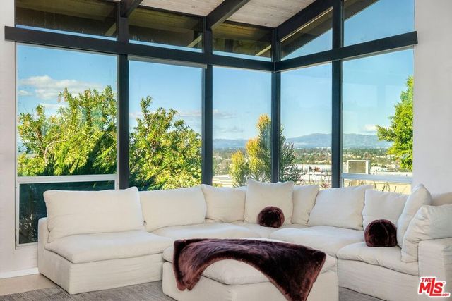 3834 Buena Park Drive, Studio City, CA 91604