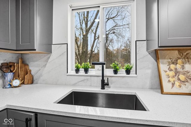 2815 Rouark Circle, Indianapolis, IN 46229