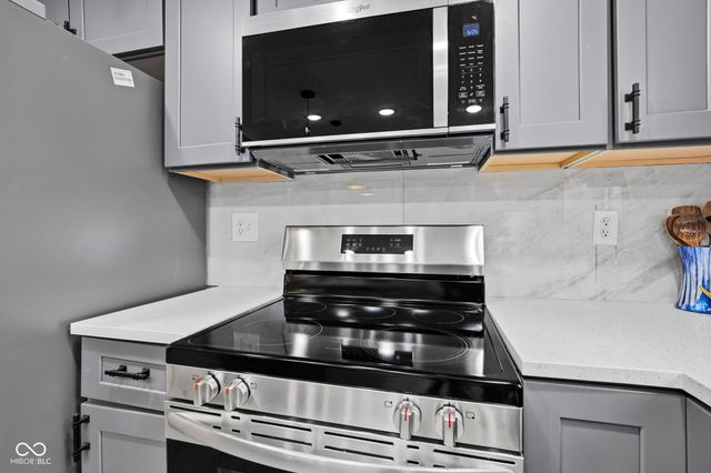 2815 Rouark Circle, Indianapolis, IN 46229