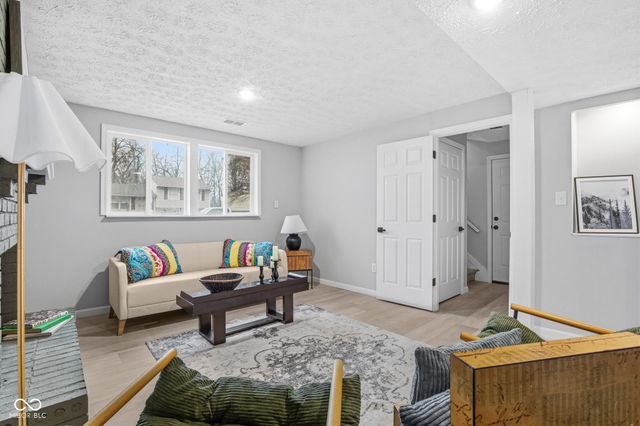 2815 Rouark Circle, Indianapolis, IN 46229