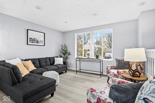 2815 Rouark Circle, Indianapolis, IN 46229