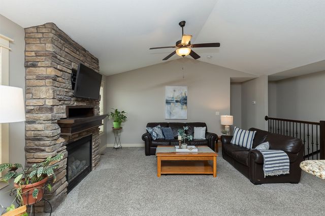 8125 Mercato Court, West Des Moines, IA 50266