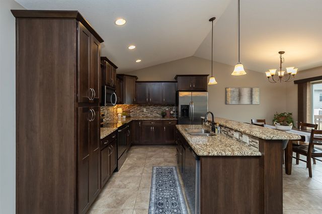 8125 Mercato Court, West Des Moines, IA 50266