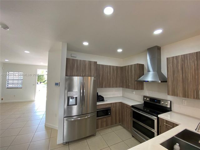 343 NE 37th Ter, Homestead, FL 33033