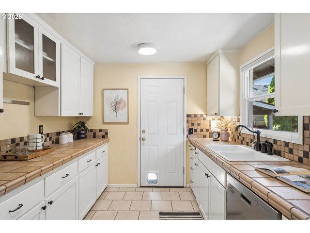 11905 Sw DOUGLAS St, Portland, OR 97225