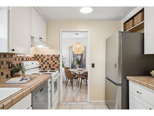 11905 Sw DOUGLAS St, Portland, OR 97225
