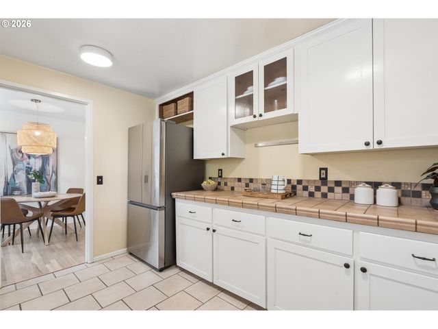 11905 Sw DOUGLAS St, Portland, OR 97225