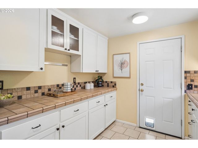 11905 Sw DOUGLAS St, Portland, OR 97225