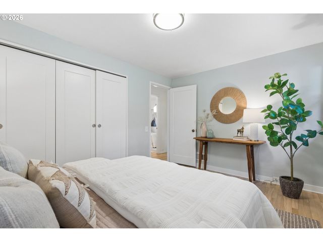 11905 Sw DOUGLAS St, Portland, OR 97225