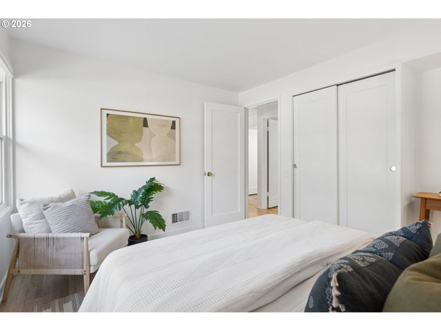 11905 Sw DOUGLAS St, Portland, OR 97225