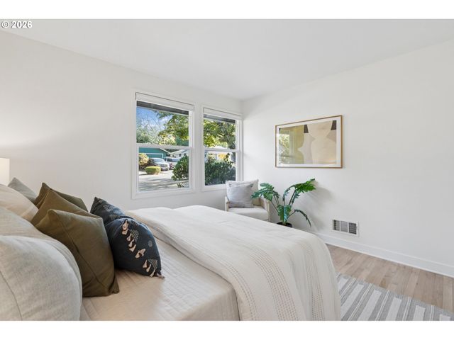 11905 Sw DOUGLAS St, Portland, OR 97225