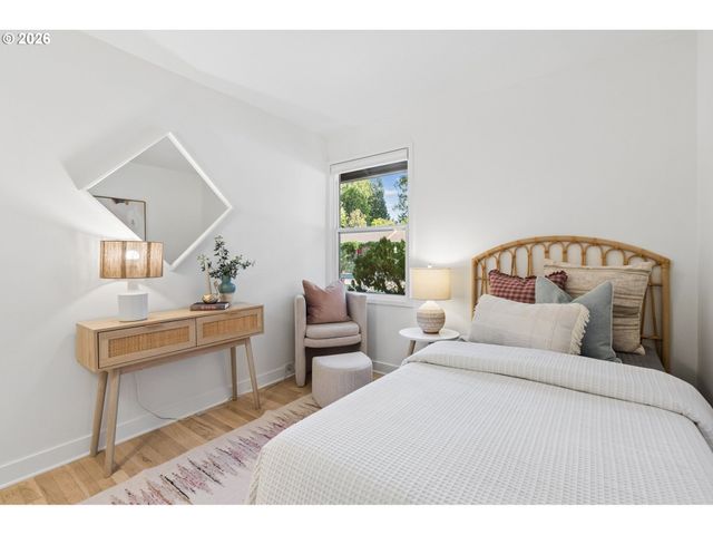 11905 Sw DOUGLAS St, Portland, OR 97225