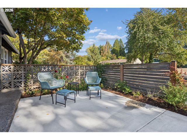 11905 Sw DOUGLAS St, Portland, OR 97225